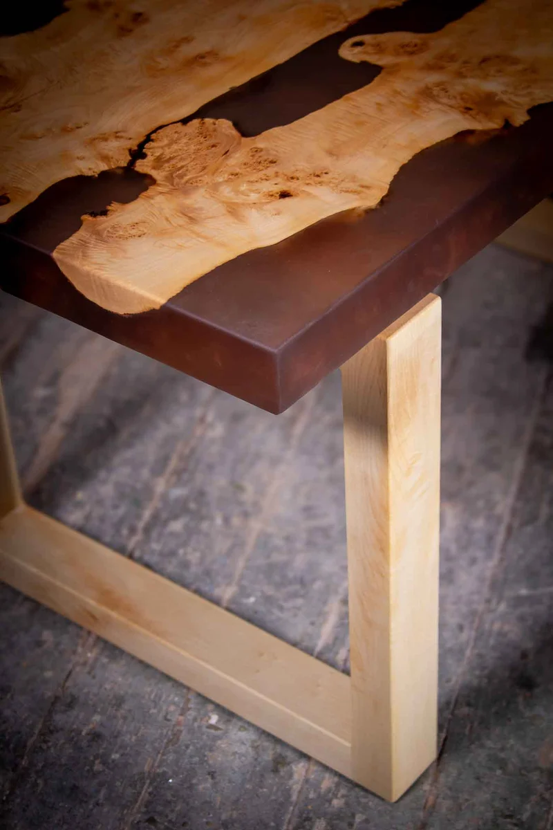 Mila - Epoxidharz Couchtisch aus Ahorn mit kupferfarbenem Harz