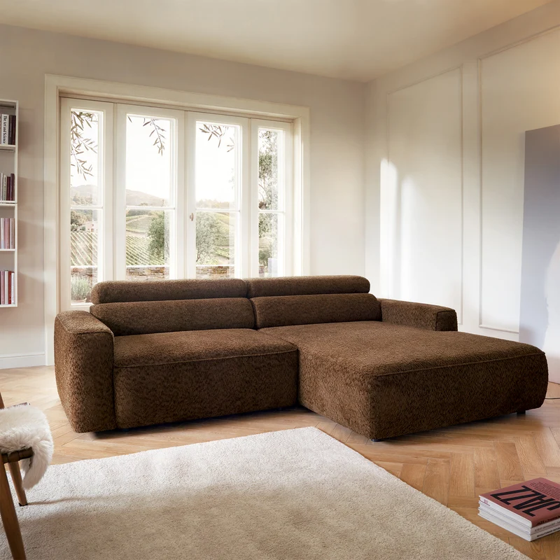 Ecksofa Fando mit elektrisch ausziehbarem Sitz, L-förmig, rechtsseitig, brauner Chenille-Bezug