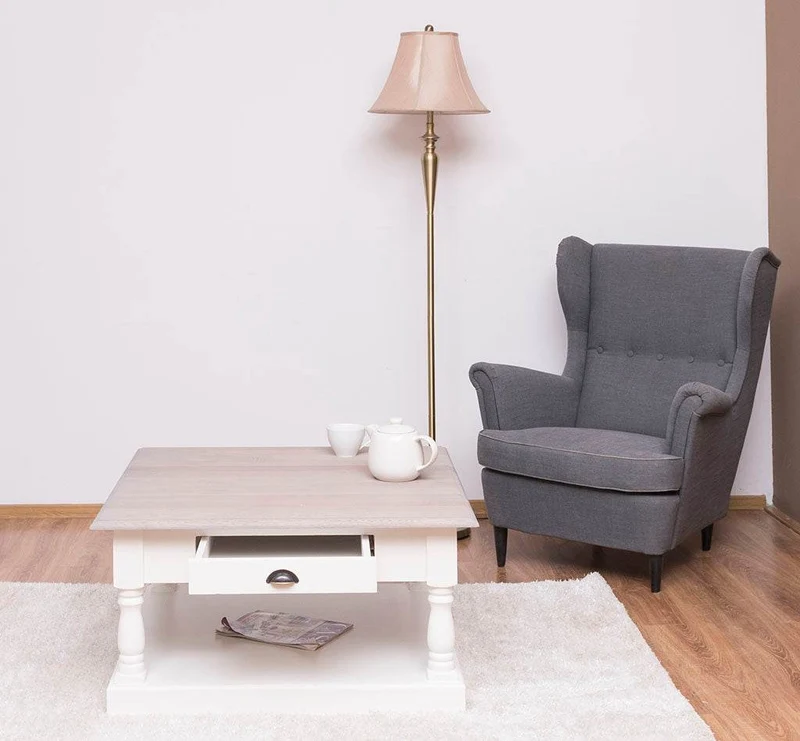 Kleiner Couchtisch aus Massivholz im Landhausstil mit Schublade