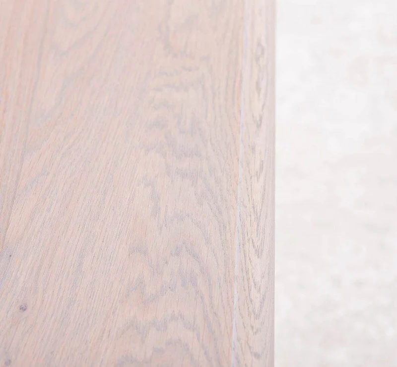 Kleiner Couchtisch aus Massivholz im Landhausstil mit Schublade