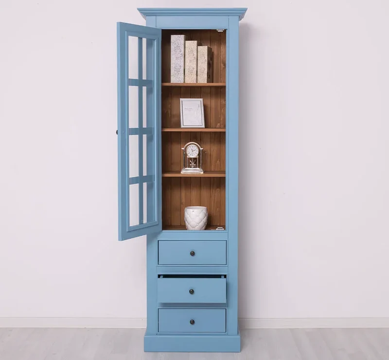 Schlanke Vitrine aus Massivholz mit 3 Schubladen