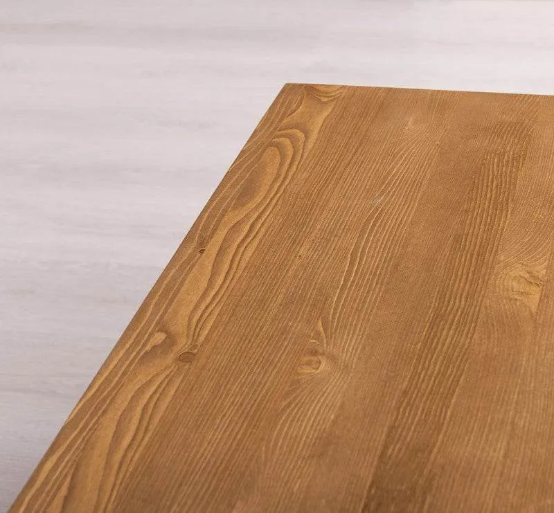 Quadratischer Couchtisch aus Massivholz