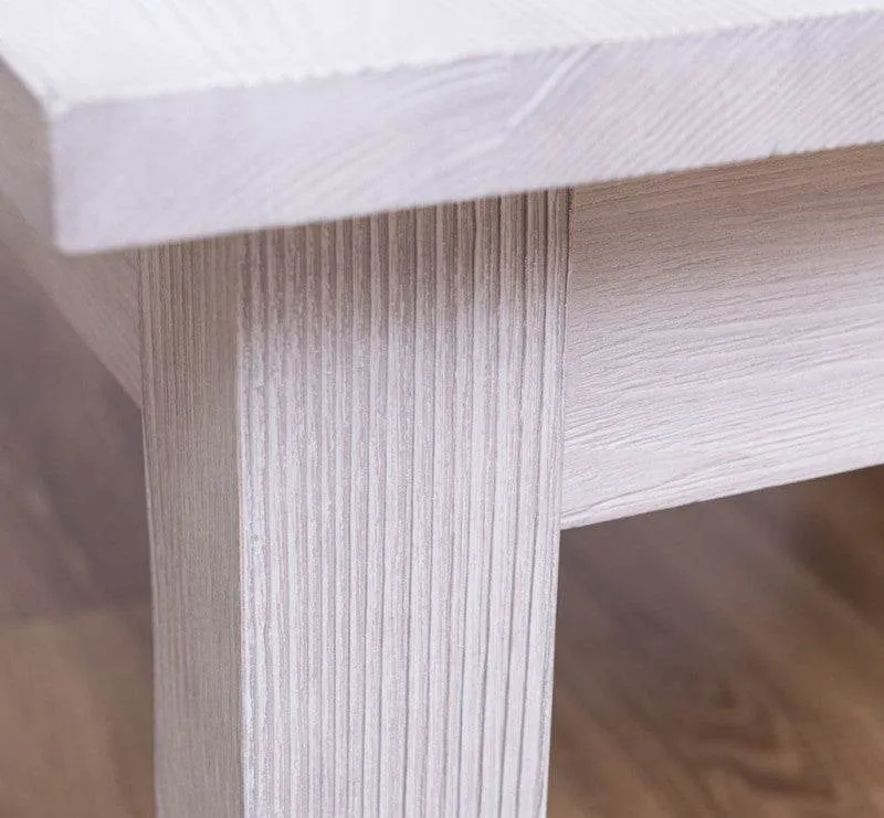 Quadratischer Couchtisch aus Massivholz