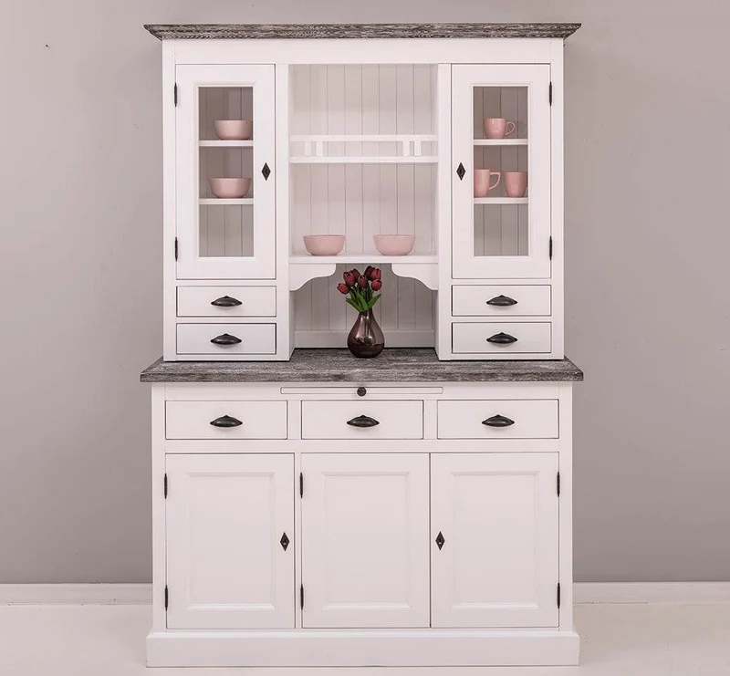 Küchen- und Buffetschrank aus Massivholz im Landhausstil - Eichenakzente
