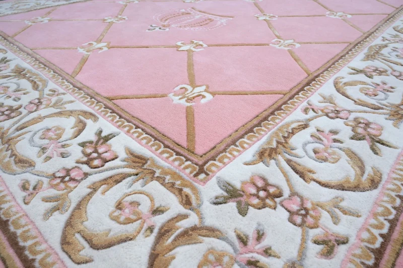 Pompöös by Casa Padrino Luxus Barock Teppich Krone von Harald Glööckler Rosa / Weiß / Braun - Verschiedene Größen