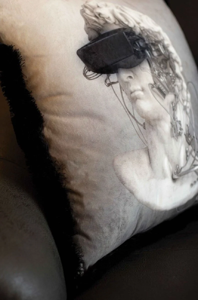 Casa Padrino Luxus Deko Kissen Cyber Barock Büste Grau / Weiß / Schwarz 45 x 45 cm - Bedrucktes Samt Kissen mit Fransen - Luxus Deko Accessoires