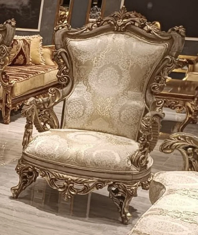 Casa Padrino Luxus Barock Wohnzimmer Set Gold / Grau - 2 Barock Sofas & 2 Barock Sessel & 1 Runder Barock Couchtisch - Luxus Wohnzimmer Möbel im Barockstil - Edel & Prunkvoll