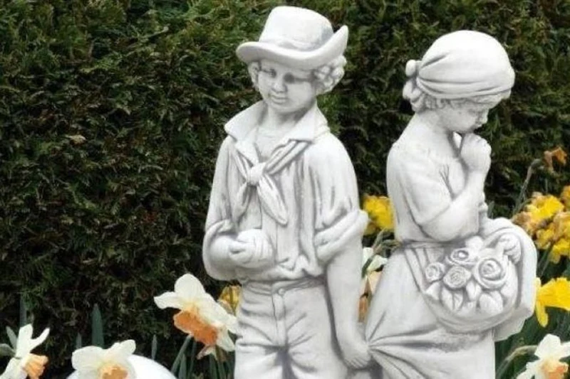 Casa Padrino Jugendstil Garten Deko Skulptur Liebespaar Grau H. 87 cm - Elegante Garten Deko Stein Figur - Barock & Jugendstil Garten Deko Accessoires