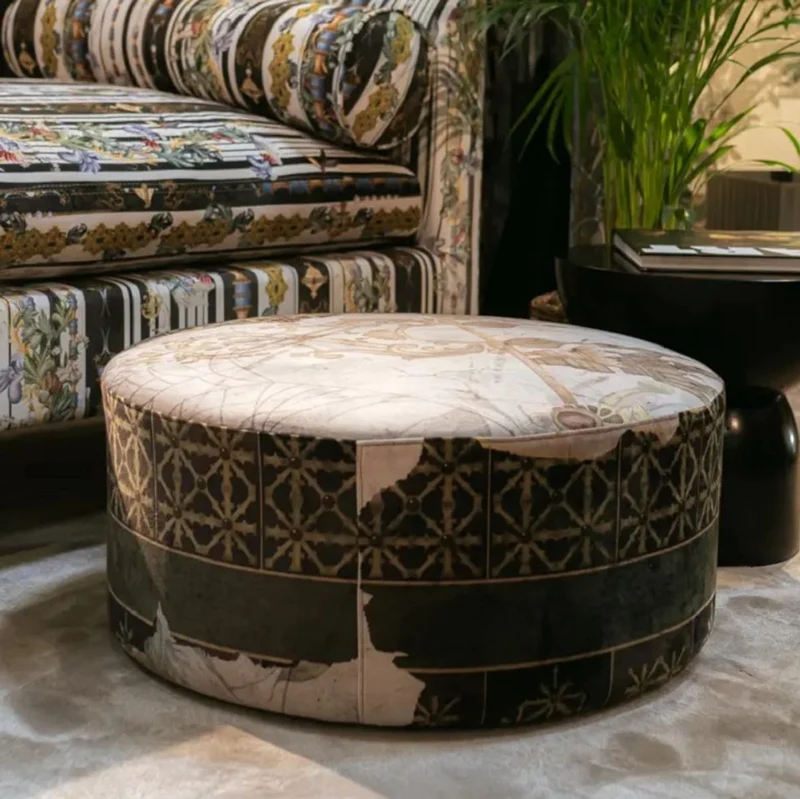Casa Padrino Luxus Fußhocker Grün / Mehrfarbig Ø 75 x H. 30 cm - Runder Samt Hocker - Wohnzimmer Möbel - Hotel Möbel - Luxus Möbel - Luxus Einrichtung