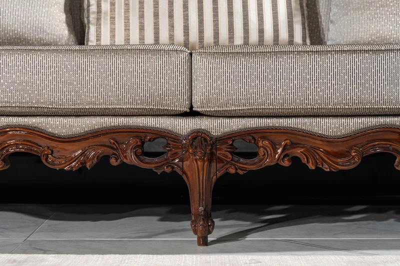 Casa Padrino Luxus Barock Wohnzimmer Sofa Silber / Braun - Handgefertigtes Barockstil Sofa mit dekorativen Kissen - Luxus Wohnzimmer Möbel im Barockstil - Barock Möbel - Edel & Prunkvoll