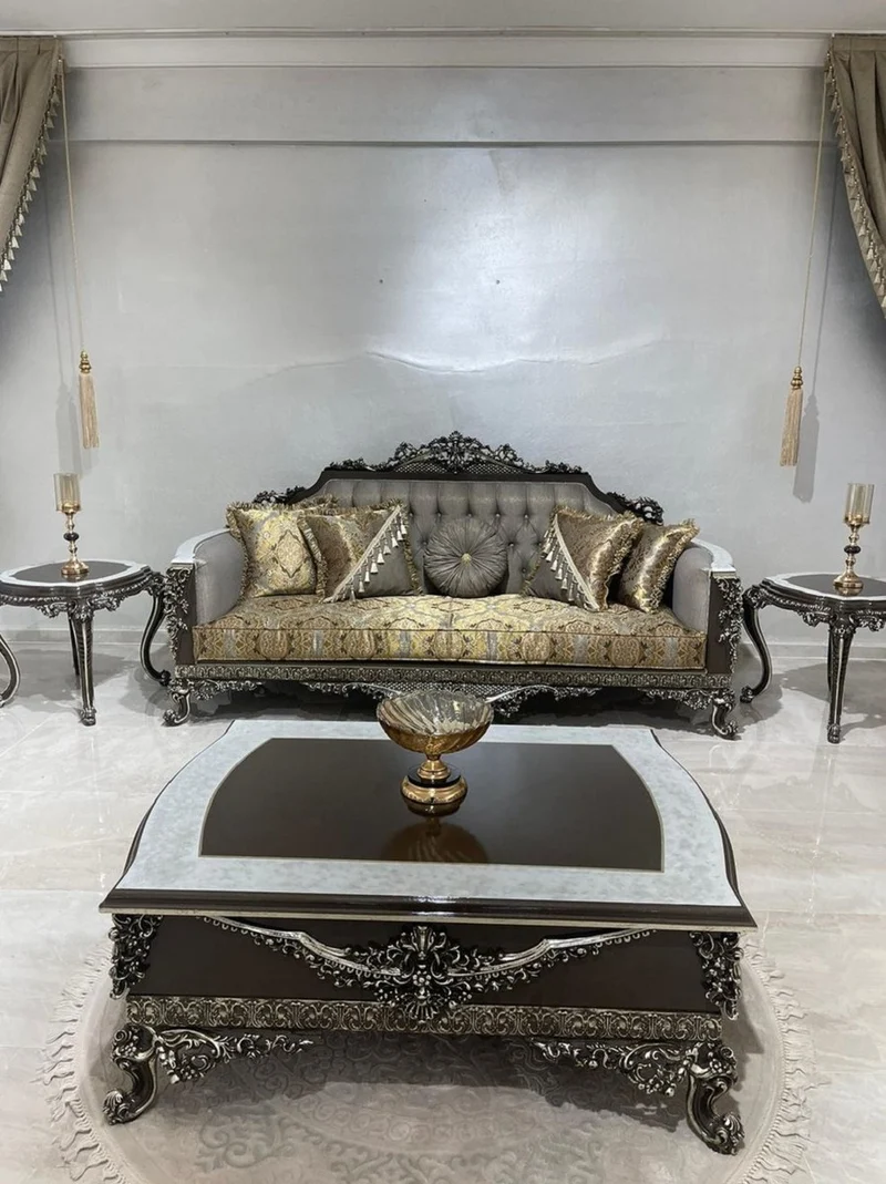 Casa Padrino Luxus Barock Sofa Silber / Gold / Weiß / Schwarz / Silber - Prunkvolles Wohnzimmer Sofa - Barockstil Wohnzimmer Möbel - Luxus Möbel im Barockstil - Edel & Prunkvoll