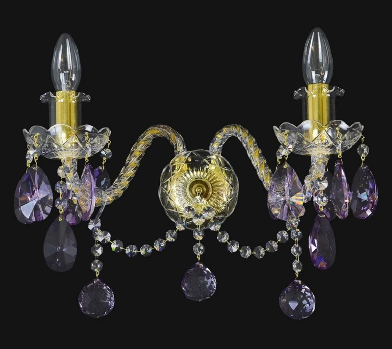 Casa Padrino Luxus Barock Doppel Wandleuchte Gold / Lila 38 x 20 x H. 26 cm - Barockstil Wandlampe mit Kristall Behängen - Barock Leuchten - Edel & Prunkvoll