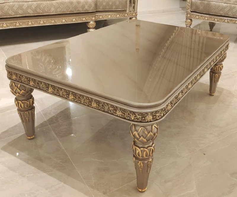 Casa Padrino Luxus Barock Wohnzimmer Set Gold / Grau / Gold - 2 Barock Sofas & 2 Barock Sessel & 1 Barock Couchtisch - Luxus Wohnzimmer Möbel im Barockstil - Barock Möbel - Edel & Prunkvoll