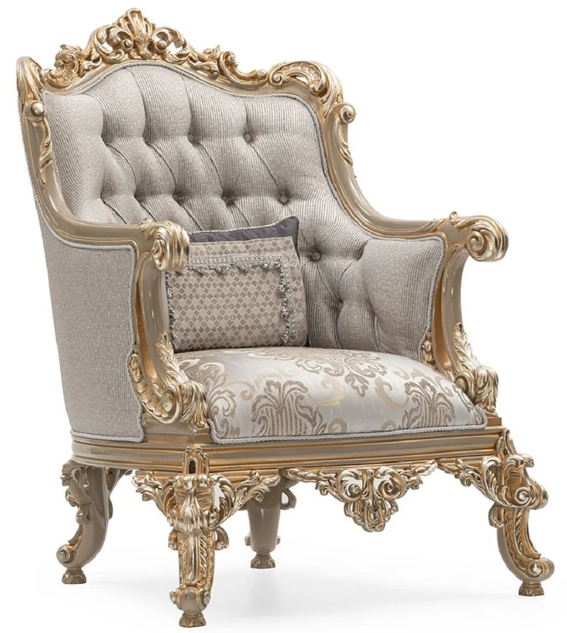 Casa Padrino Luxus Barock Wohnzimmer Sessel Silber / Grau / Gold - Handgefertigter Barockstil Sessel mit dekorativem Kissen - Luxus Wohnzimmer Möbel im Barockstil - Barock Möbel - Edel & Prunkvoll
