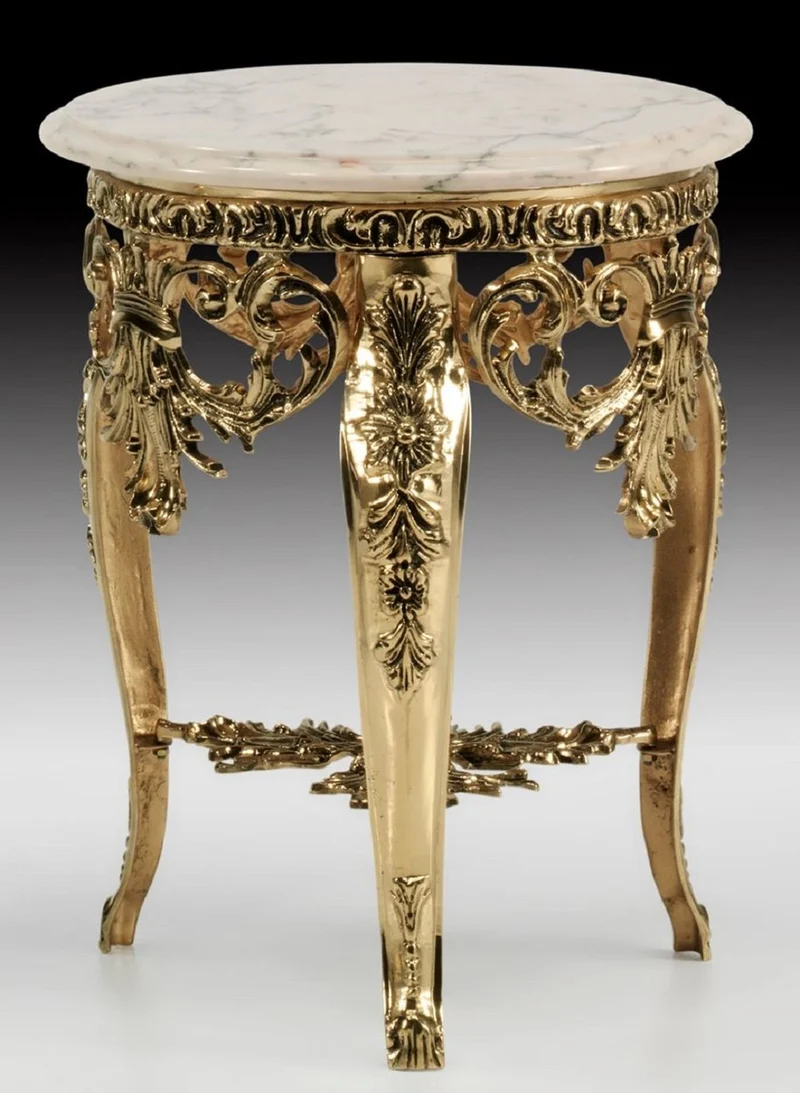 Casa Padrino Luxus Barock Beistelltisch Gold / Weiß - Prunkvoller Bronze Tisch mit Marmorplatte - Luxus Möbel im Barockstil - Barockstil Wohnzimmer Möbel - Barock Möbel - Edel & Prunkvoll