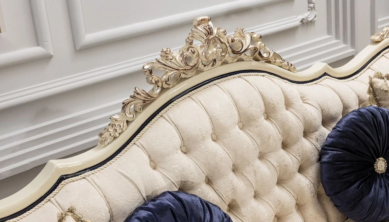 Casa Padrino Luxus Barock Sofa Weiß / Creme / Schwarz / Antik Gold - Barockstil Wohnzimmer Sofa mit elegantem Muster - Luxus Wohnzimmer Möbel im Barockstil - Barock Einrichtung - Barock Möbel
