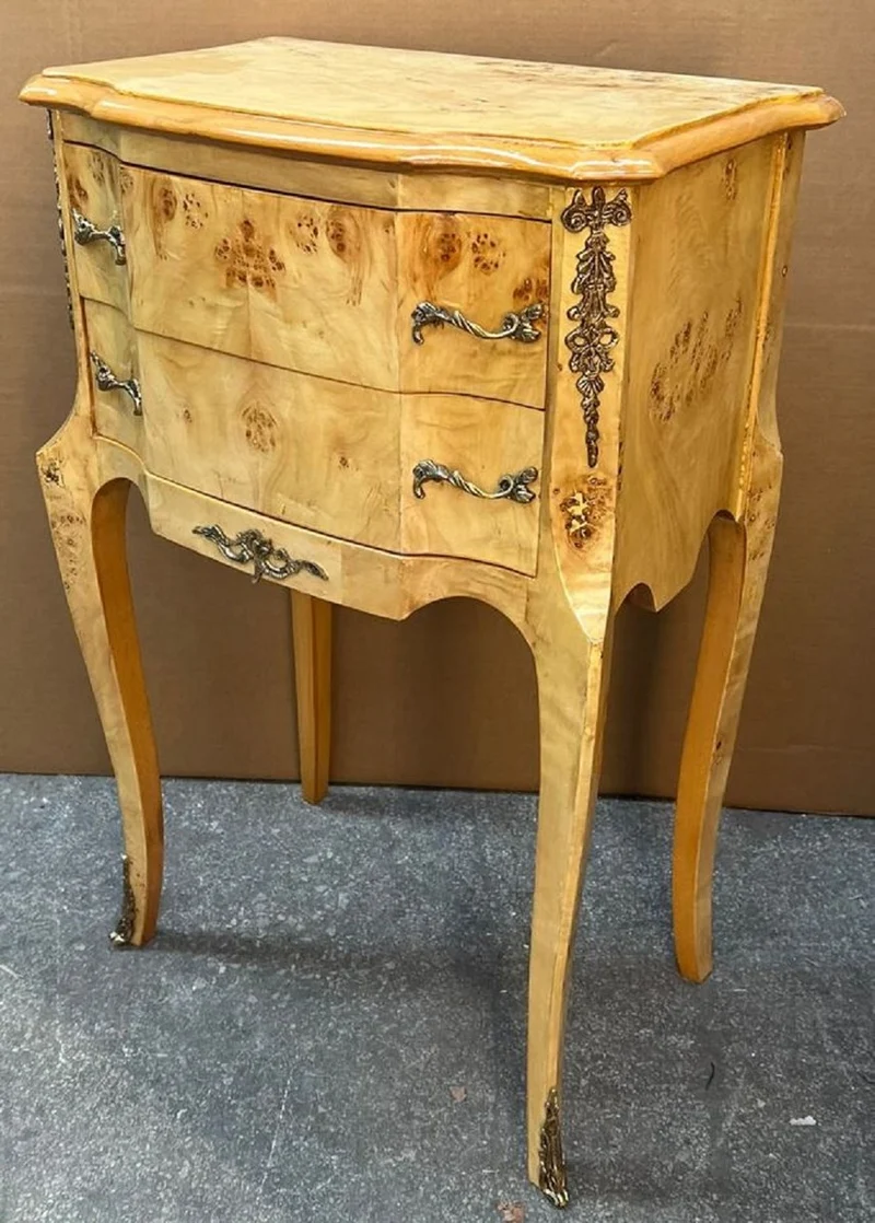 Casa Padrino Barock Kommode Vogelaugen Ahorn - Handgefertigte Massivholz Nachtkommode im Barockstil - Antik Stil Nachttisch - Beistelltisch mit 2 Schubladen - Handgefertigte Barock Möbel
