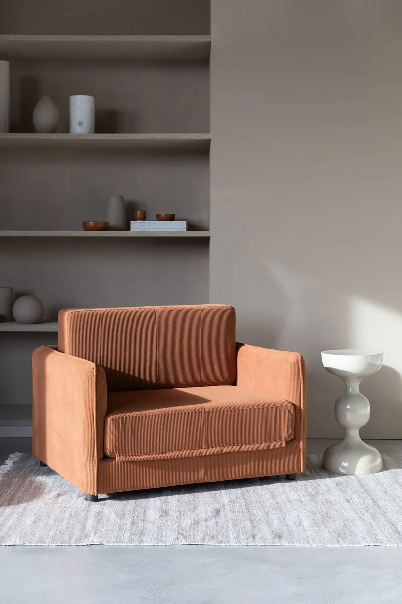 Beistelltisch Lars in Ivory, rundes Metall-Design mit Kugel-Optik