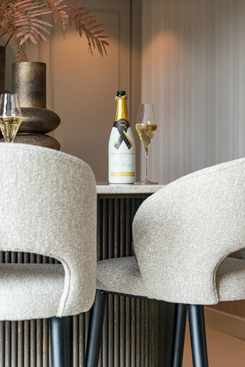 Barhocker Savoy customized, schwer entflammbar & sehr komfortabel