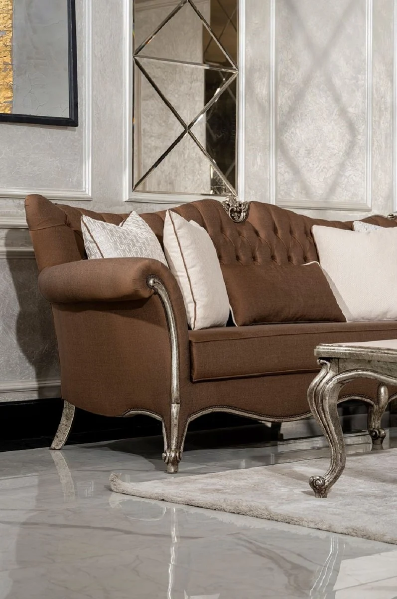 Casa Padrino Luxus Barock Wohnzimmer Sofa Braun / Antik Silber - Handgefertigtes Barockstil Sofa mit dekorativen Kissen - Luxus Wohnzimmer Möbel im Barockstil - Barock Möbel - Edel & Prunkvoll