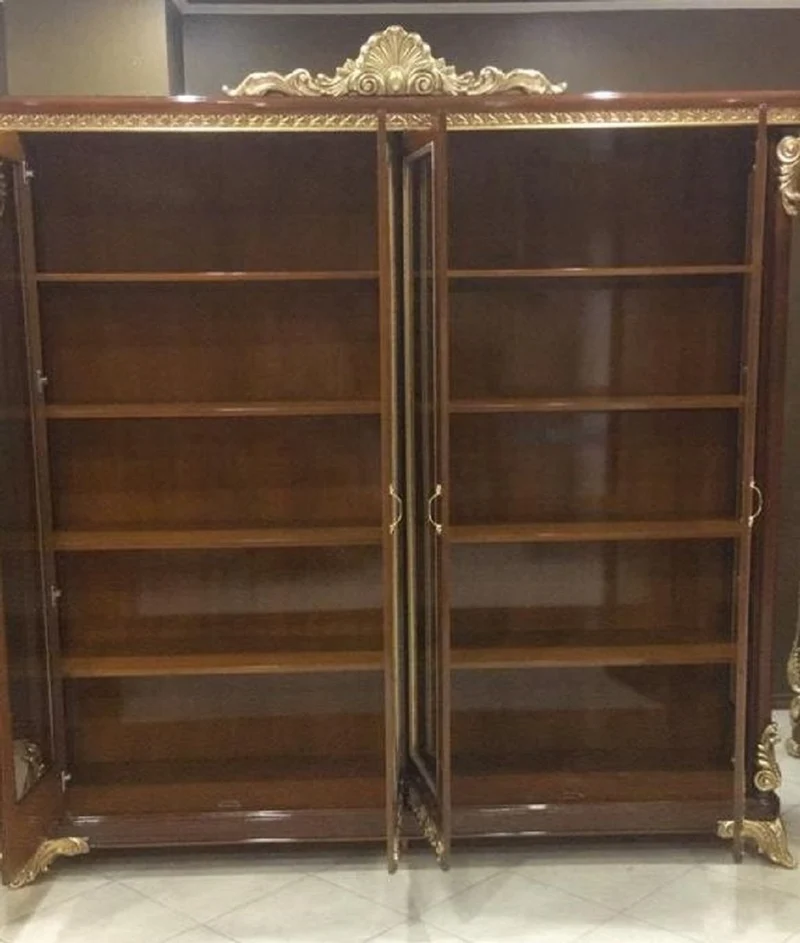 Casa Padrino Luxus Barock Bücherschrank Braun / Gold - Prunkvoller Massivholz Schrank mit 4 Glastüren - Handgefertigte Barock Büro Möbel - Edel & Prunkvoll