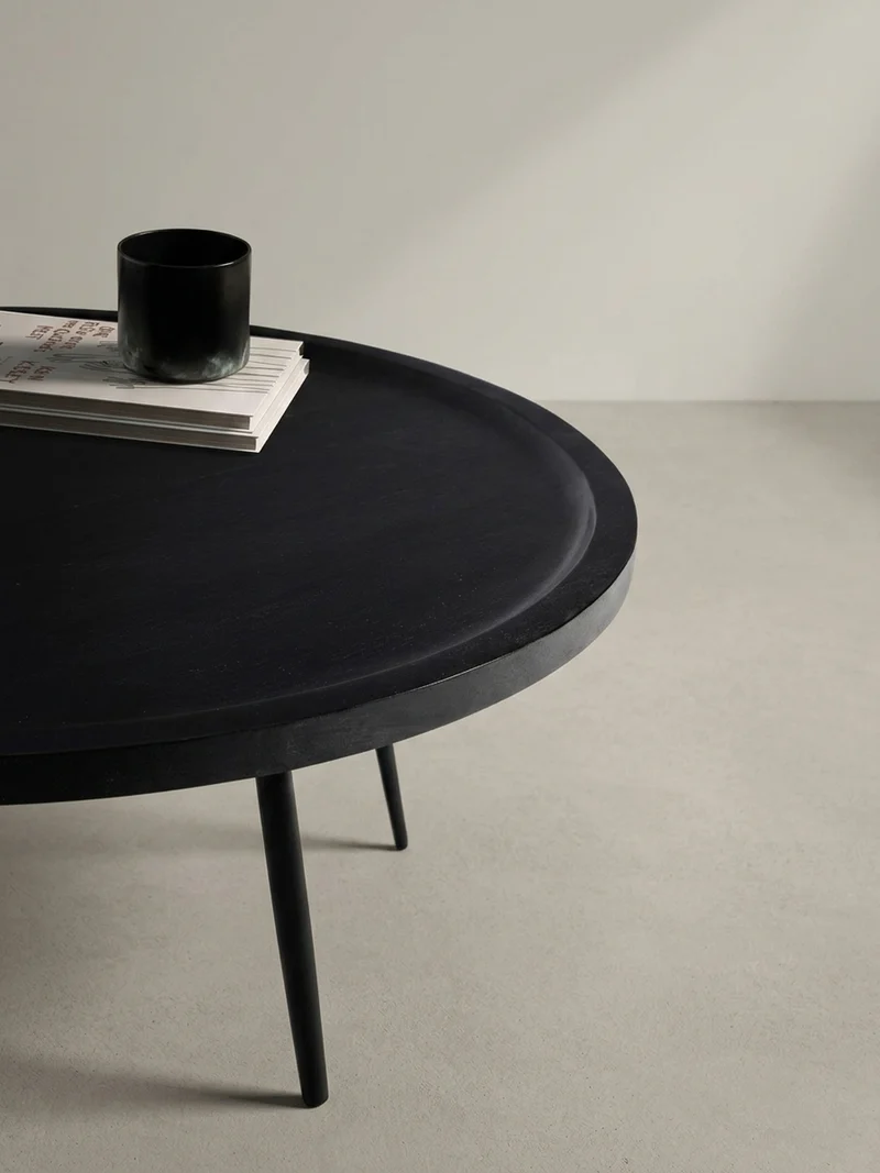 Couchtisch in Schwarz aus Metall und massivem Mangoholz mit natürlicher Maserung, 75x75x38 cm
