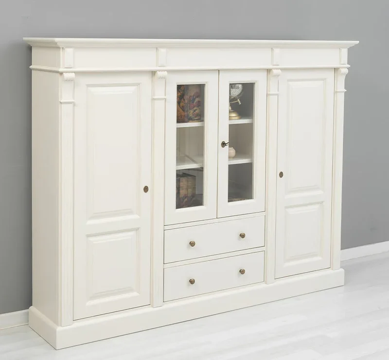 Wohnschrank aus Massivholz im Landhausstil mit Türen und Schubladen