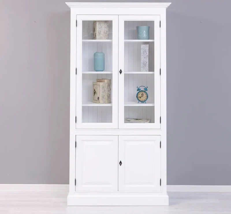 Vitrinenschrank aus Massivholz mit vier Regalböden