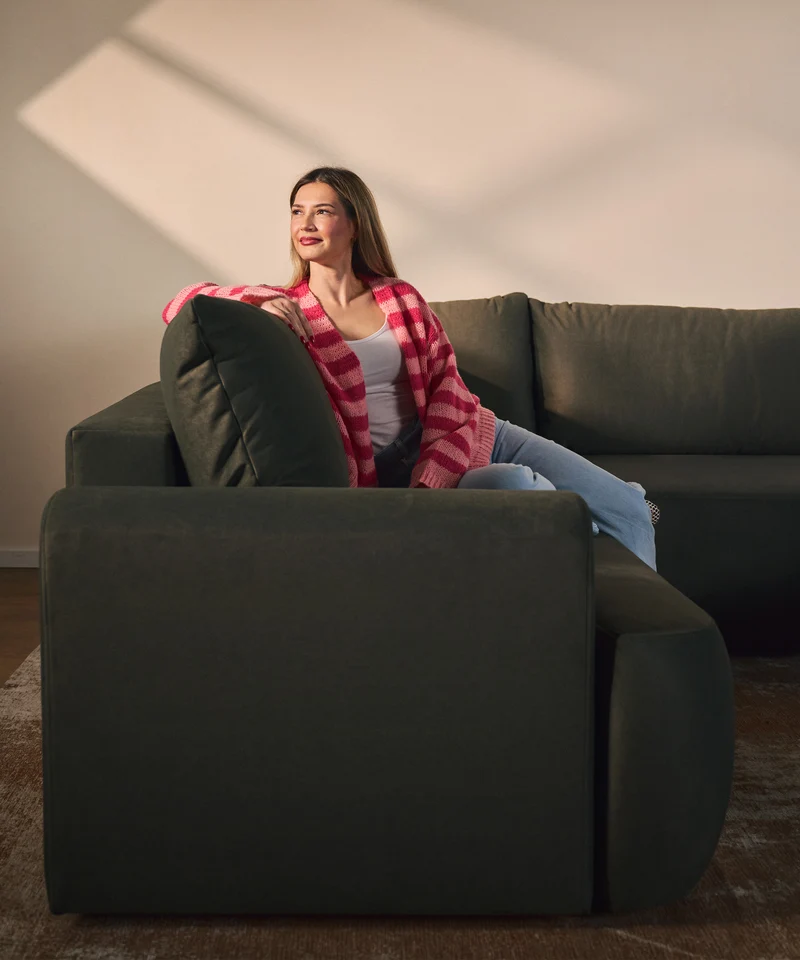 Ecksofa mit Schlaffunktion, Ovo, L-förmig, universell, olivgrüner, leicht zu reinigender Samtbezug
