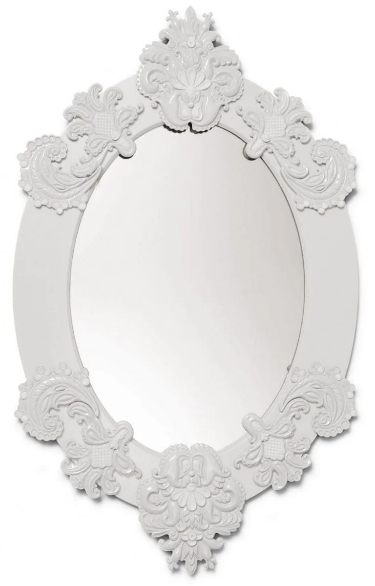 Casa Padrino Designer Wandspiegel im Barockstil Weiß 58 x H. 93 cm aus Massivholz und Porzellan