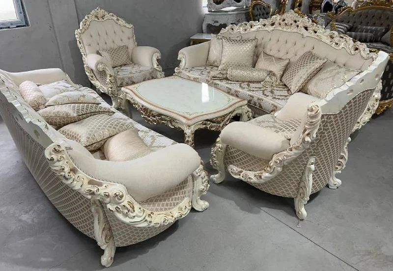 Casa Padrino Luxus Barock Sofa Creme / Weiß / Gold - Prunkvolles Wohnzimmer Sofa - Barockstil Wohnzimmer Möbel - Luxus Möbel im Barockstil - Barock Einrichtung - Wohnzimmer Einrichtung