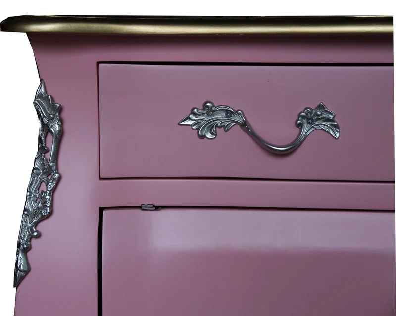 Casa Padrino Barock Kommode Rosa / Braun mit einer Schublade und 2 Türen H. 88 cm - Handgefertigt aus Massivholz- Limited Edition