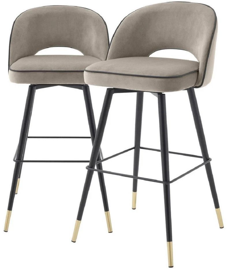 Casa Padrino Luxus Barstuhl Set Greige / Schwarz / Messingfarben 51 x 52 x H. 103 cm - Barstühle mit drehbarer Sitzfläche und edlem Samtsoff - Luxus Bar Möbel