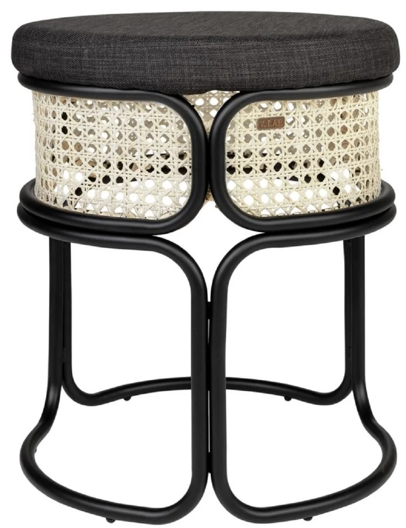 Casa Padrino Designer Hocker Schwarz / Naturfarben Ø 40,5 x H. 49 cm - Runder gepolsterter Sitzhocker mit edlem Rattangeflecht und pulverbeschichtetem Stahlrahmen