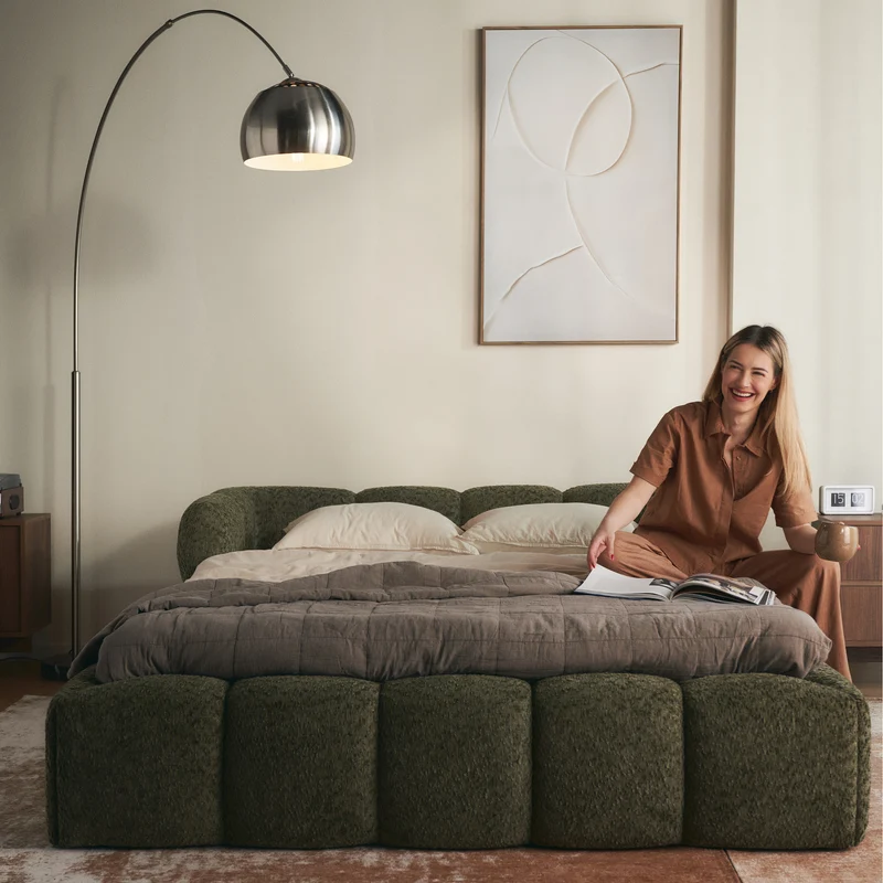 Upholstered bed 160x200 cm Stormi mit grünem Chenille-Rollrost