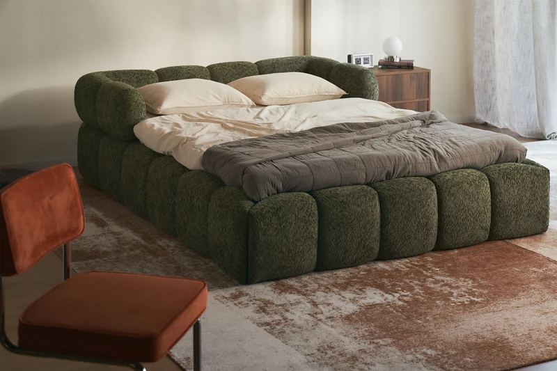 Upholstered bed 160x200 cm Stormi mit grünem Chenille-Rollrost