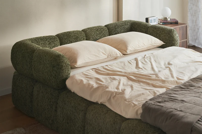 Upholstered bed 160x200 cm Stormi mit grünem Chenille-Rollrost
