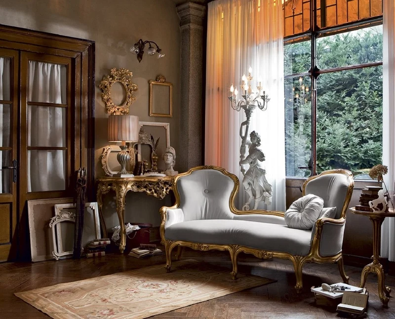 Casa Padrino Luxus Barock Beistelltisch Antik Gold - Prunkvoller Barockstil 3-Bein Massivholz Tisch - Luxus Möbel im Barockstil - Barock Möbel - Luxus Qualität - Made in Italy