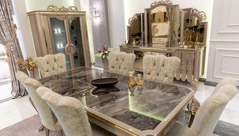 Casa Padrino Luxus Barock Vitrine Grau / Gold 130 x 48 x H. 191 cm - Prunkvoller Vitrinenschrank mit 2 Glastüren und 3 Glasregalen - Barock Möbel