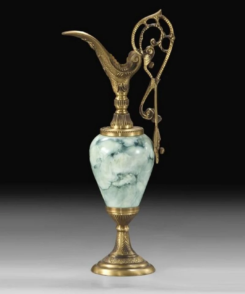 Casa Padrino Luxus Barock Vase in Weinkrug Form Antik Messing / Grün H. 37 cm - Barock Deko Accessoires
