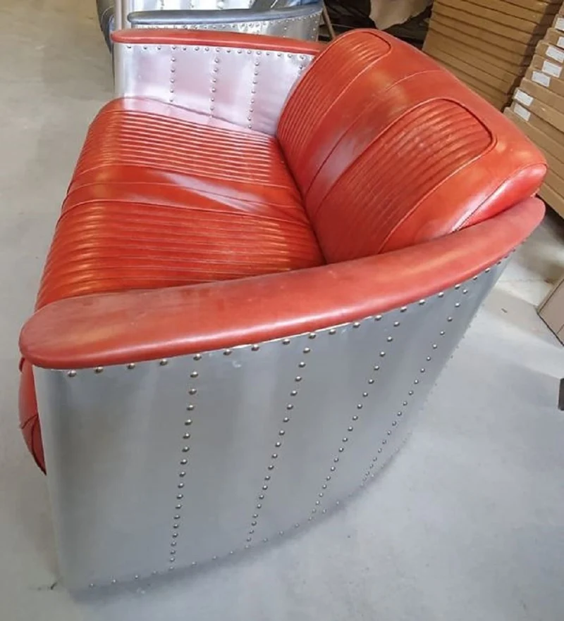 Casa Padrino Luxus Art Deco Leder Sofa Rot / Silber 172 x 70 x H. 82 cm - Aluminium Wohnzimmer Sofa mit Echtleder - Aluminium Flugzeug Flieger Sofa Möbel