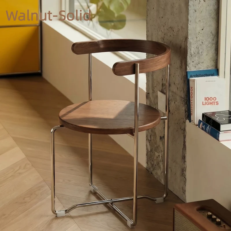 Kreativer Klappstuhl aus Holz