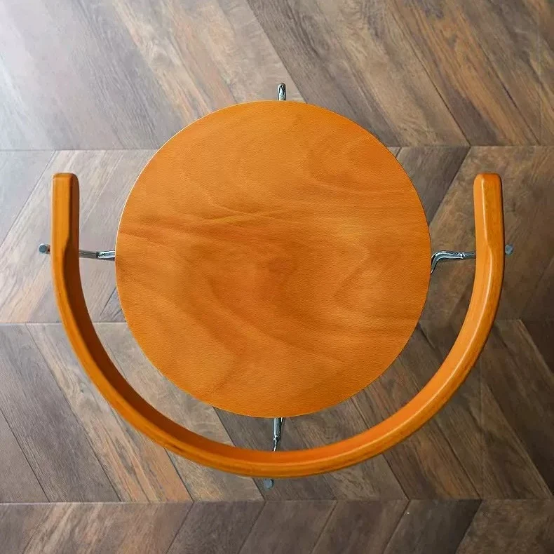 Kreativer Klappstuhl aus Holz