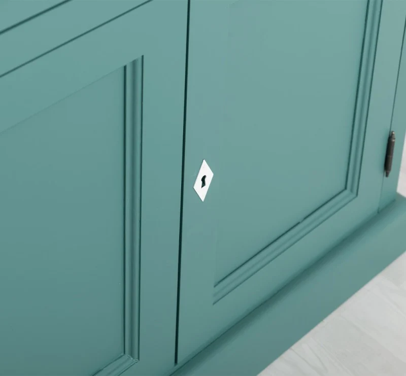 Küchen- und Buffetschrank aus massiver Eiche im Landhausstil in vielen Farben