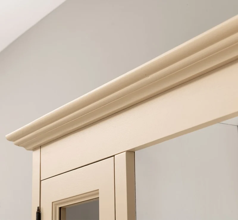 Küchen- und Buffetschrank aus massiver Eiche im Landhausstil in vielen Farben