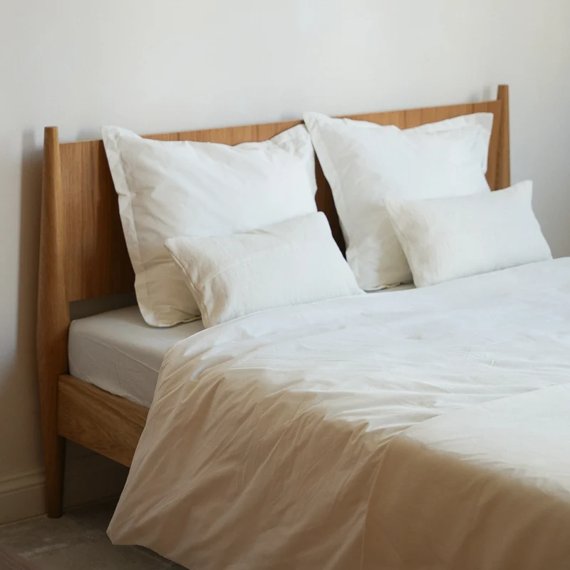 Bett AURA