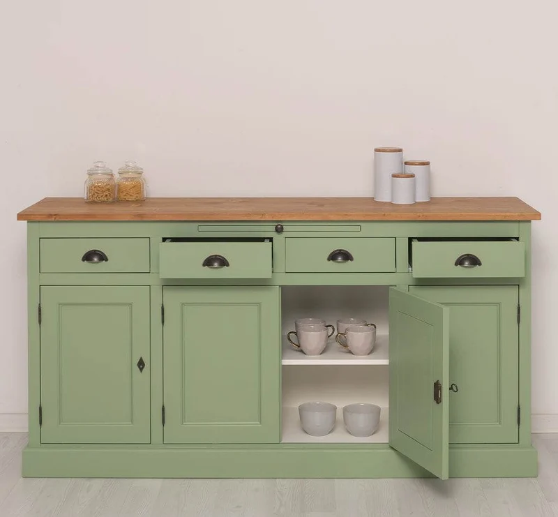 Viertüriges Sideboard aus Massivholz im Landhausstil