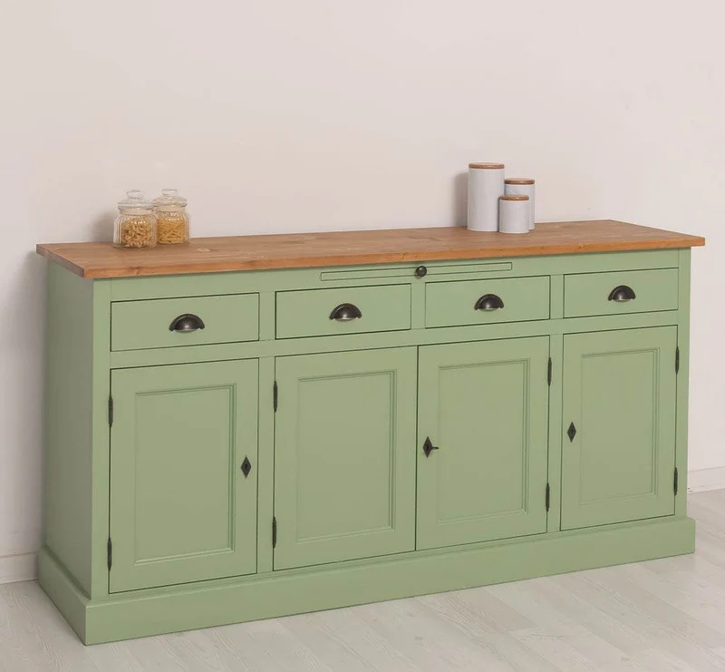 Viertüriges Sideboard aus Massivholz im Landhausstil