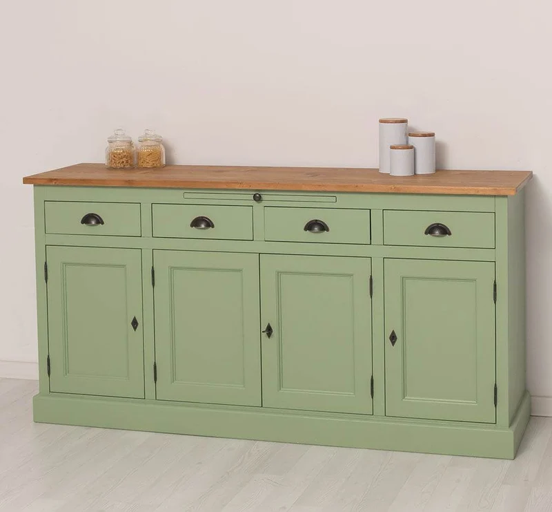 Viertüriges Sideboard aus Massivholz im Landhausstil