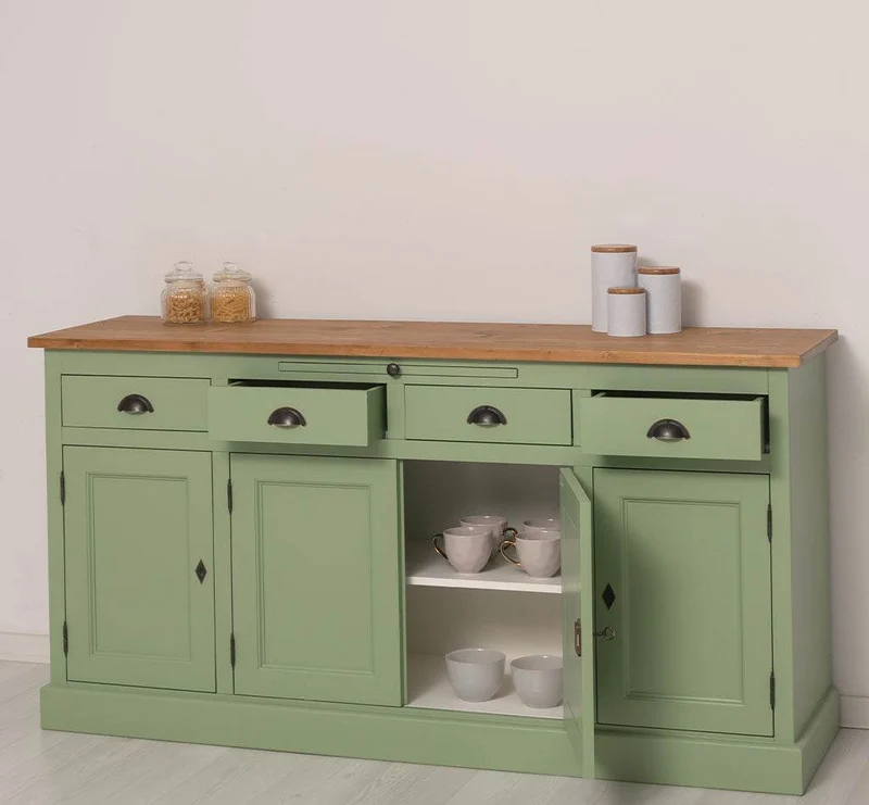Viertüriges Sideboard aus Massivholz im Landhausstil